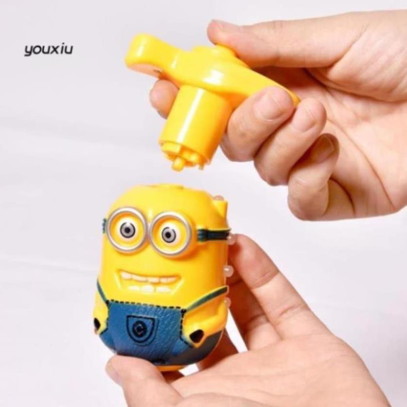 Con Quay Hình Minion Có Đèn Led Và Nhạc Cho Bé