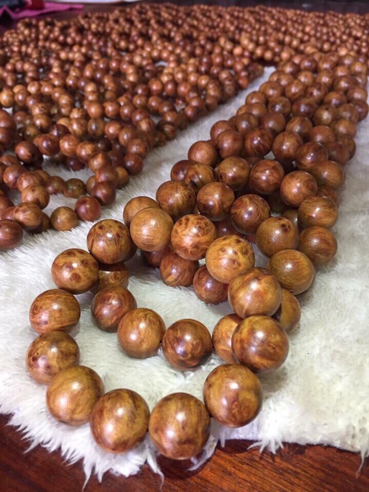 Vòng Tay Gỗ Nu Huyết Long  Trừ tà ma, giảm tai ương - đem lại tài lộc, sức khỏe, bình an - Bracelet of HAHANCO
