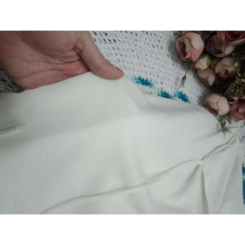 Đầm trắng tinh khôi