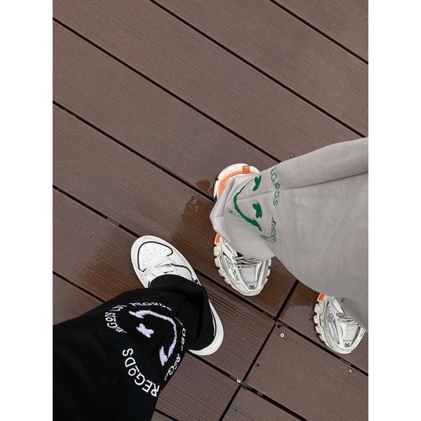 Quần dài Sweatpants thêu xù Smile Regods Unisex Form rộng