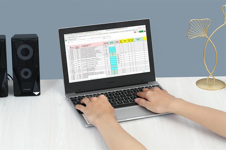 Laptop Samsung XE310XDA-KA1VN (N4500, 4GB, 32GB, HD, ChromeOS) - Hàng Chính Hãng