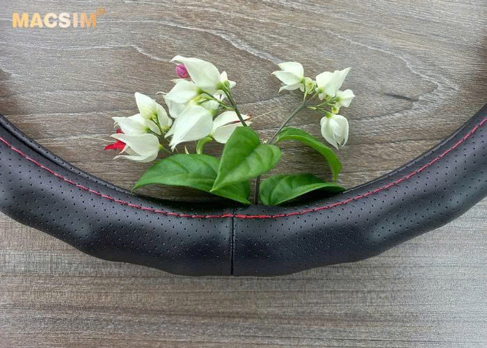 Bọc vô lăng cao cấp Macsim mã 8890 màu đen chỉ đỏ - Chất liệu da thật 100%, khâu tay thủ công size M