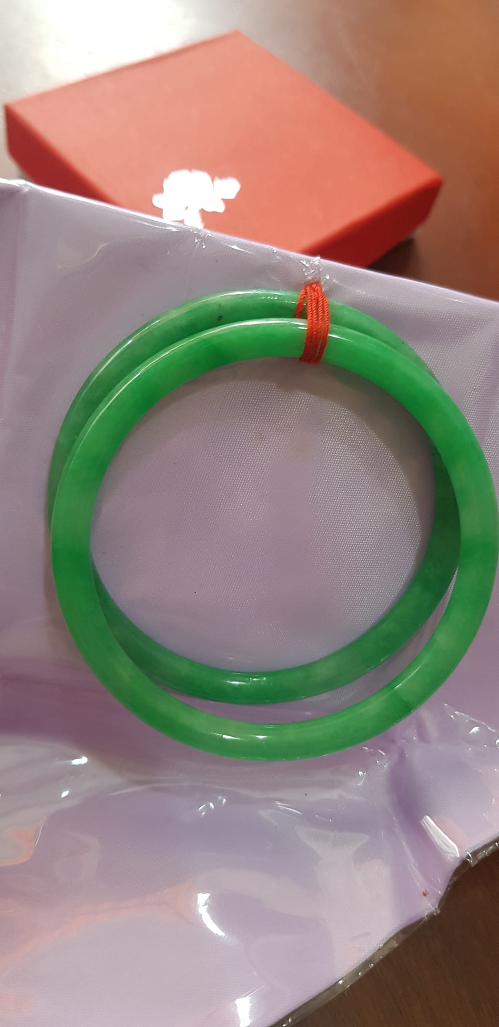 Cặp vòng cẩm thạch cọng Tròn T A Đẹp Sao N 55mm x dầy 5,2mm Cặp màu xanh Ngọc Tươi đều đẹp Nữ cân nặng tầm 54kg - 64kg đeo đẹp xinh tay ạ