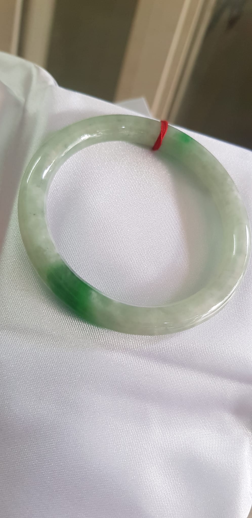 Vòng Cẩm Thạch tự nhiên mới Đậu AS Sao 52mm x cọng 7mm màu trắng bông đậu điểm lý 1 góc đẹp Nữ 50kg - 56kg đeo ạ