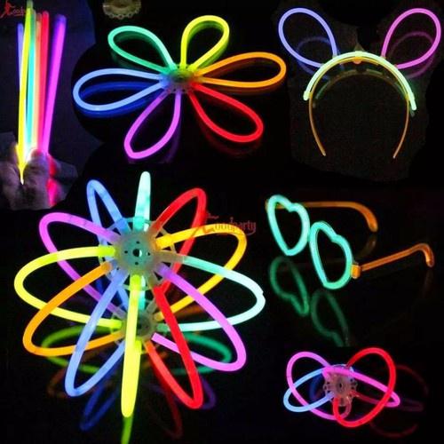 Hộp 100 Cây Que Phát Sáng Dạ Quang Vòng Tay Phản Quang Nhiều Màu Lightstick