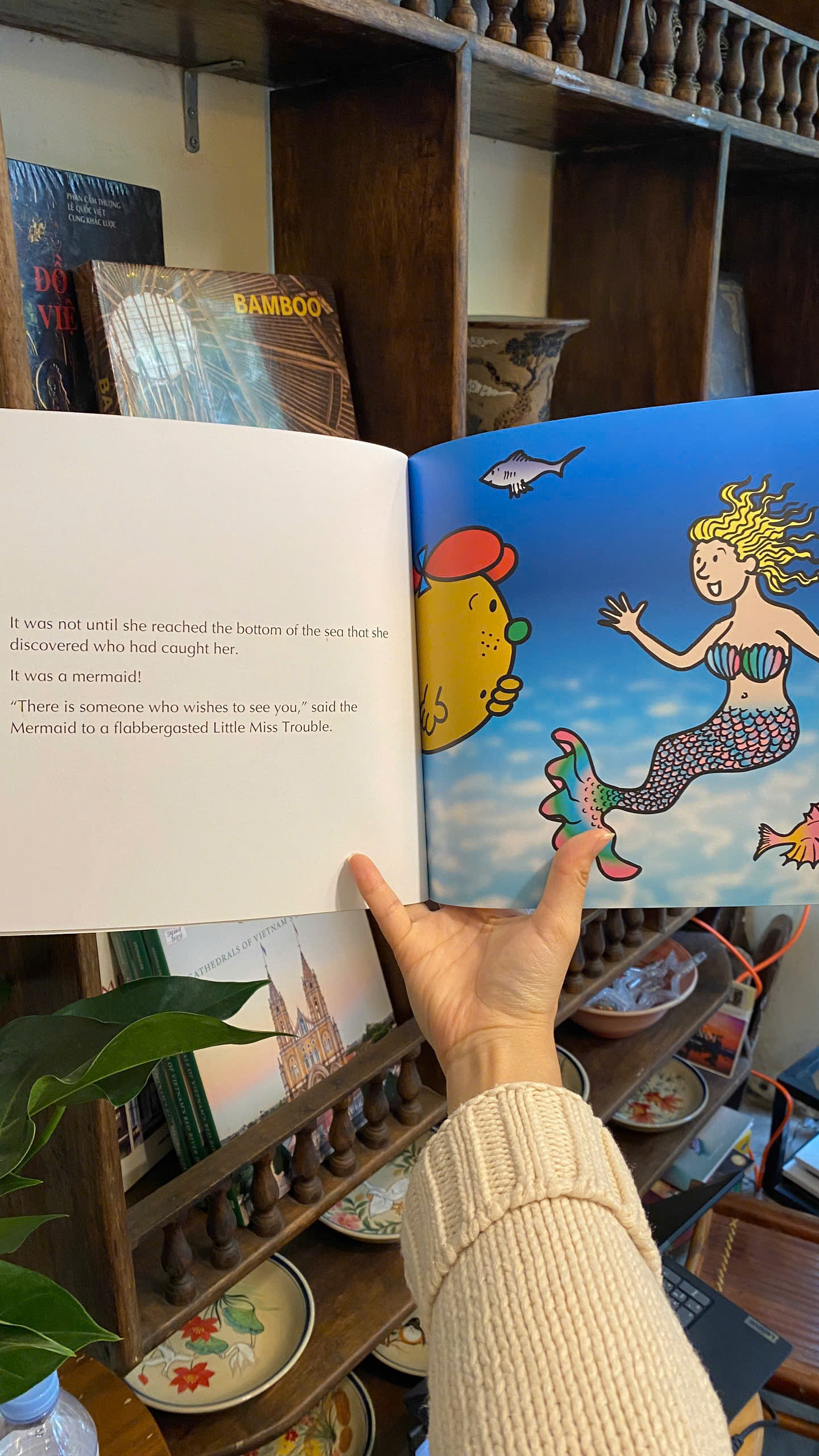 Sách - Little Miss Trouble and the Mermaid by Roger Hargreaves | Children's English Picture Book