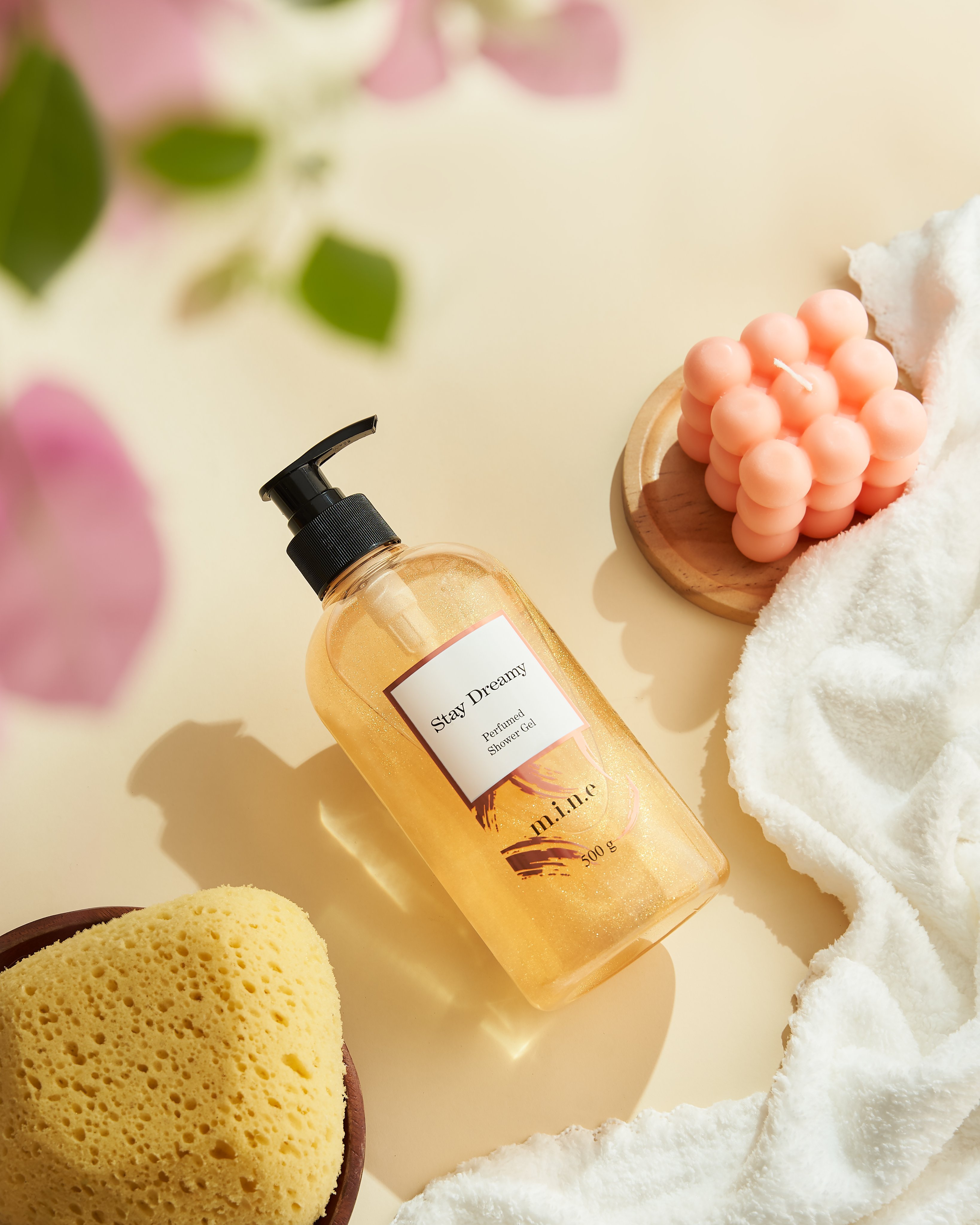 Gel tắm sáng da nhũ vàng hương nước hoa Mine – Stay Dreamy (Shower gel skin brightening emulsion yellow incense perfume mine)