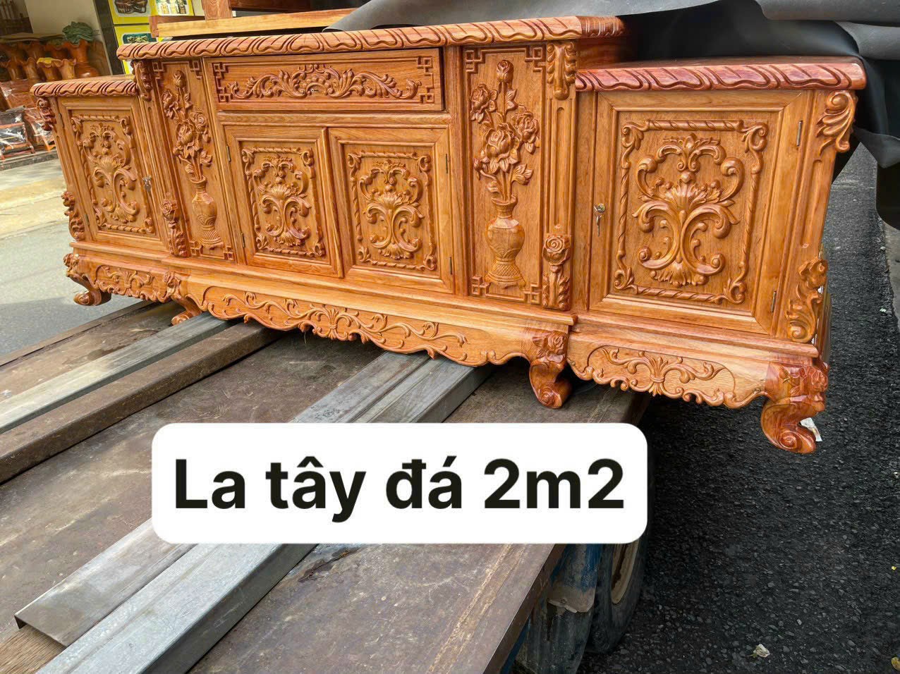Kệ cóp ti vi hoa lá tây,kệ gỗ để tivi để phòng khách ,mẫu mã sang trọng ngang 1m6-1m8-2m-2m2
