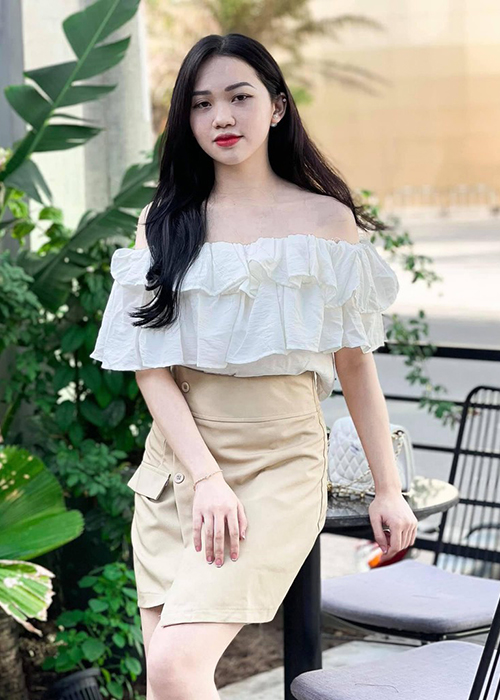 Set Áo Croptop Hỡ Vai Kèm Chân Váy Đính Nút Thời Trang