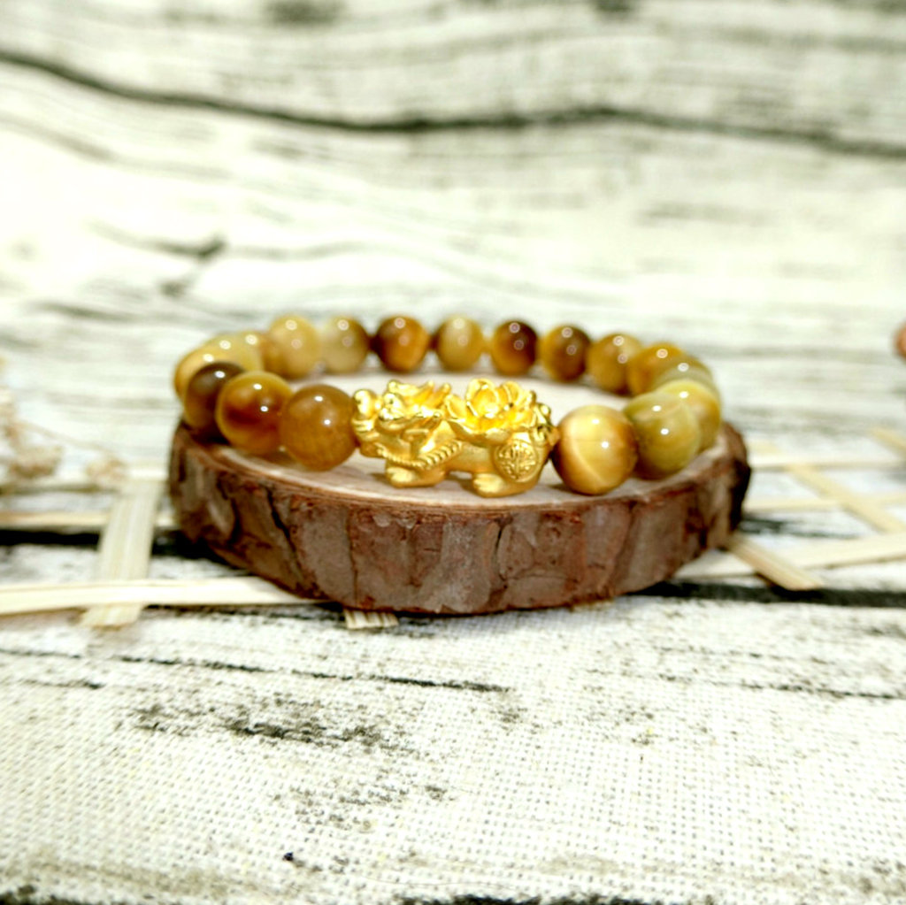 Vòng Tay Phong Thủy Mắt Hổ Ánh Trăng Tỳ Hưu Vàng 24 K - Hợp Mệnh Thổ , Kim - Tăng Vượng Khí - Chiêu Tài Bốn Phương