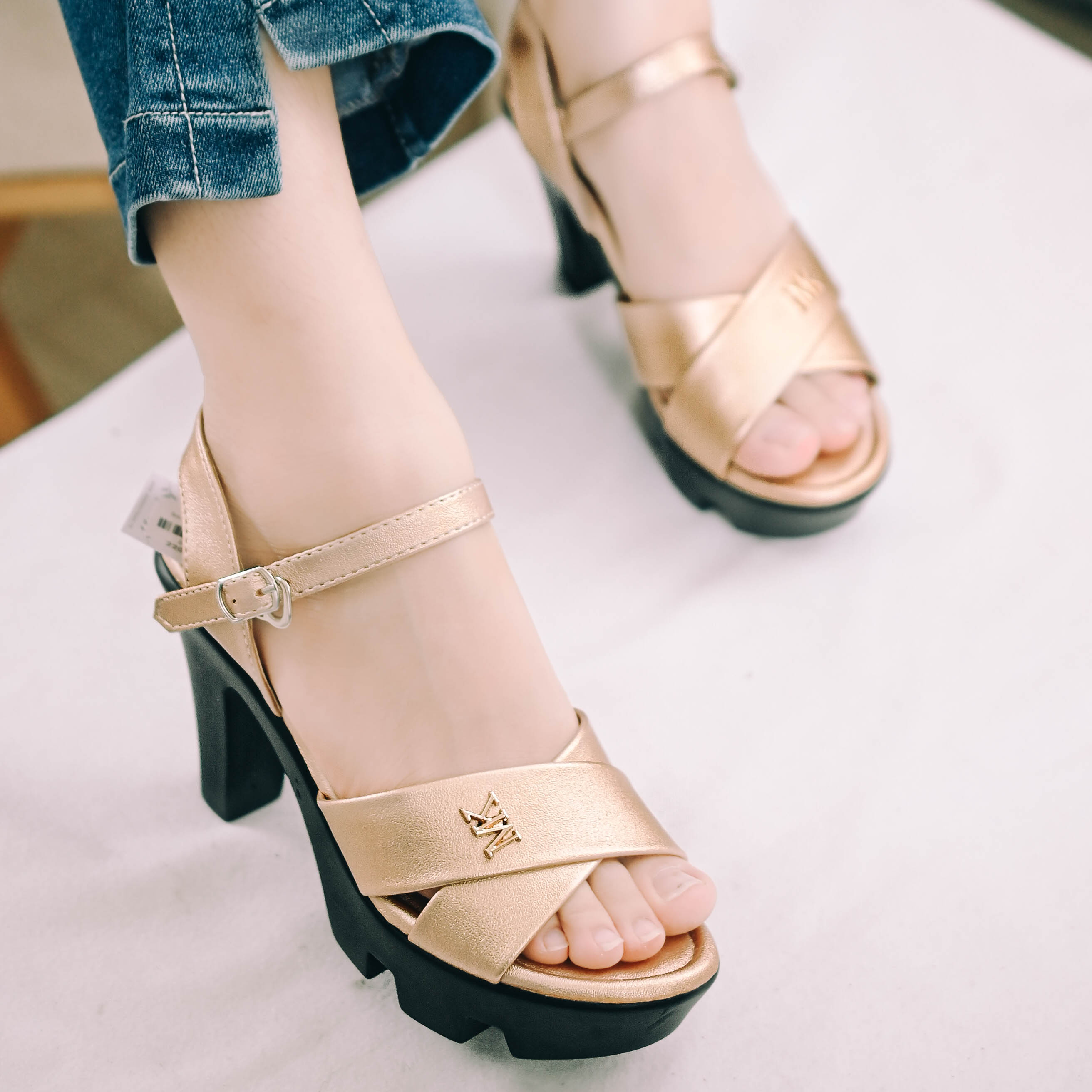 Sandal nữ cao gót đế 7F