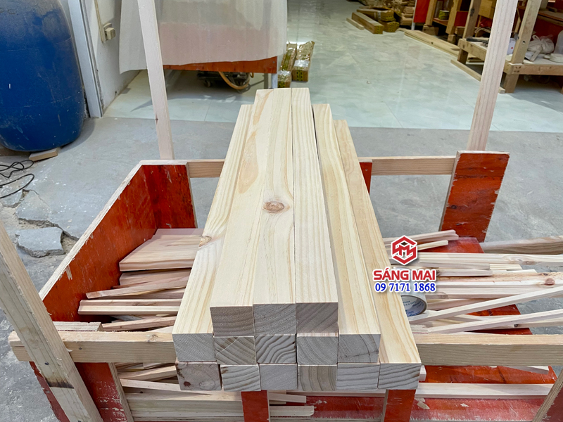 Thanh gỗ thông vuông 4,5cm x 4,5cm x dài 80cm + láng mịn 4 mặt
