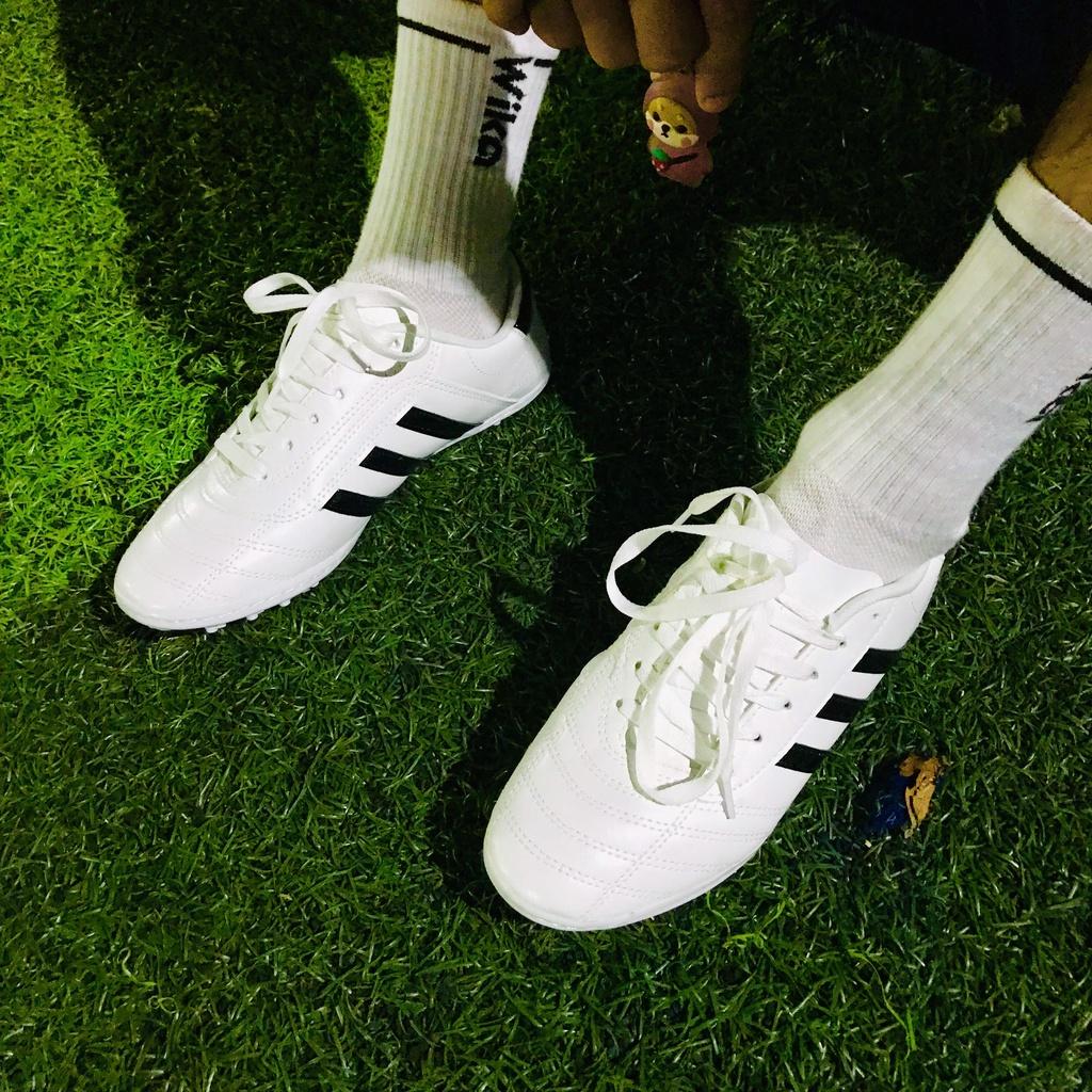 Mẫu giày thể thao đá bóng cao cấp chính hãng Wika 3 sọc Trắng 2022