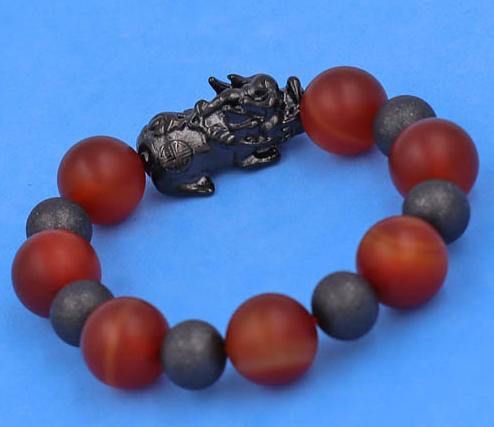 Chuỗi đeo tay Tỳ Hưu inox charm Thạch Anh Đỏ Mờ Size 16 ly phối 6 bi - hợp mệnh Hỏa, mệnh Thổ - Chuỗi size XXL