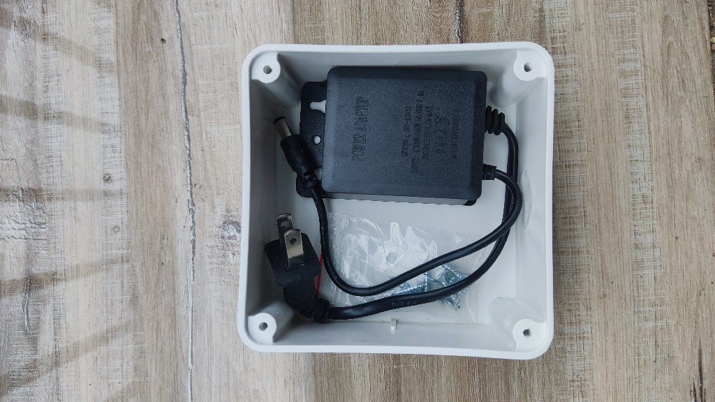 Hộp kỹ thuật liền nguồn 12v-2A chuyên dụng cho camera loại tốt bảo hành 12 tháng