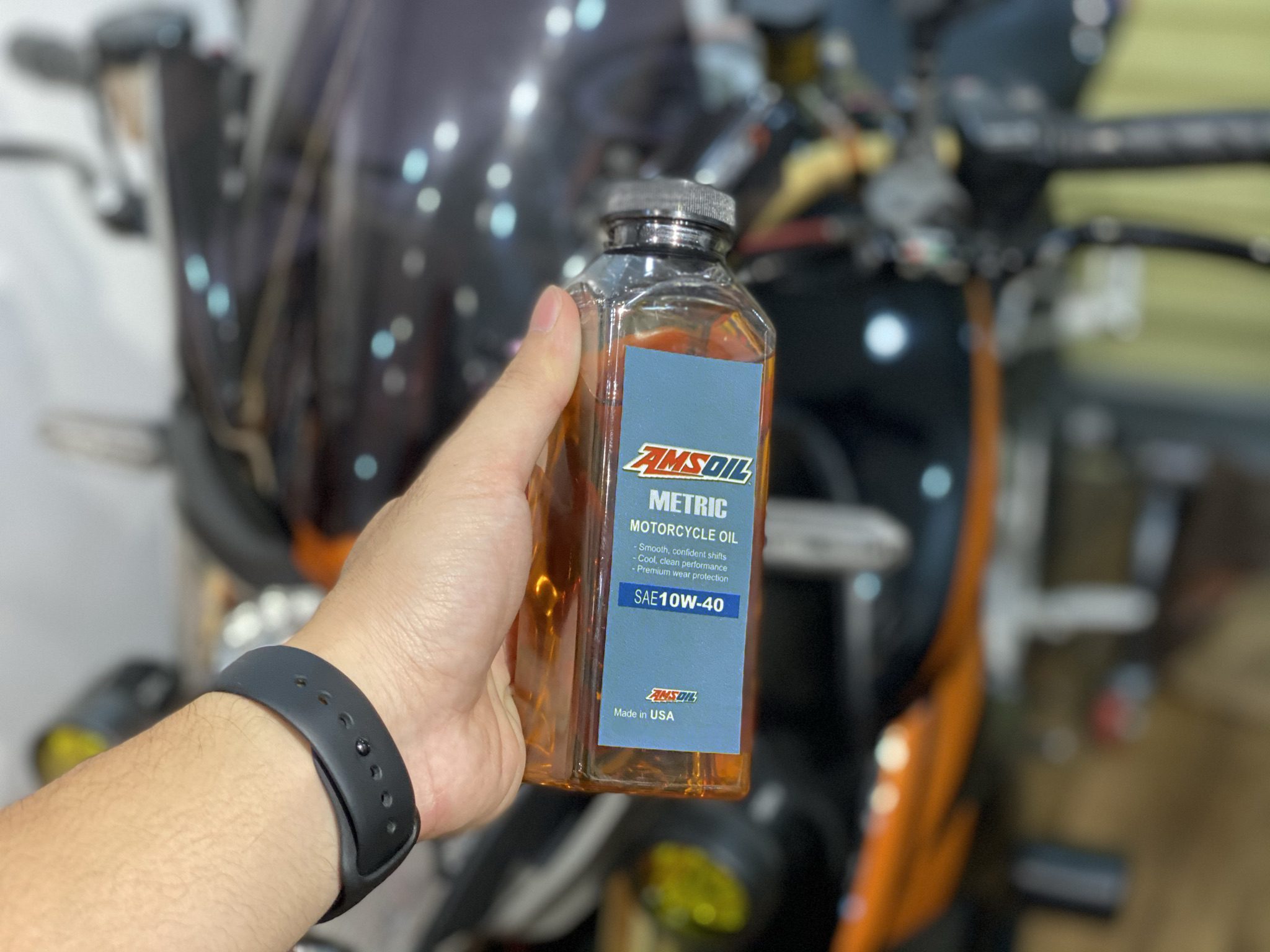 Nhớt Amsoil Synthetic Metric 10W40 Chai 300ml