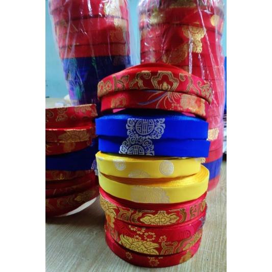 Áo dài bé trai in chữcha mẹ