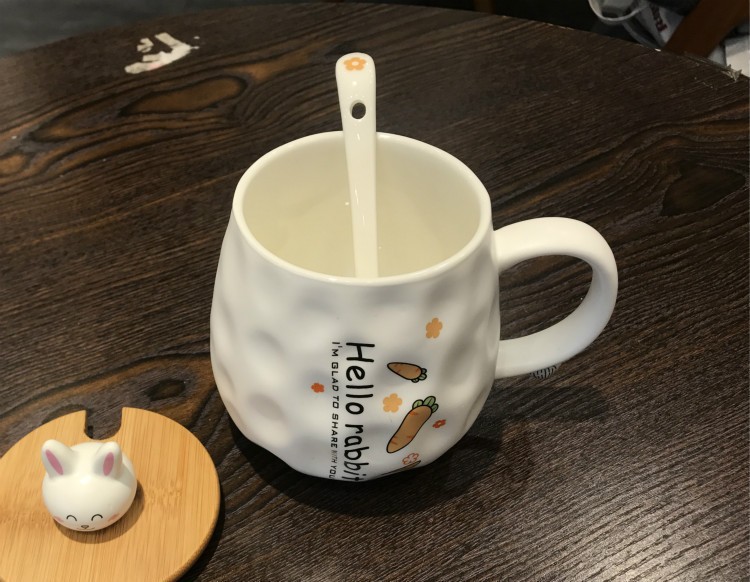 Ly gốm sứ Thỏ xinh kèm nắp gỗ và muỗng sứ siêu Cute