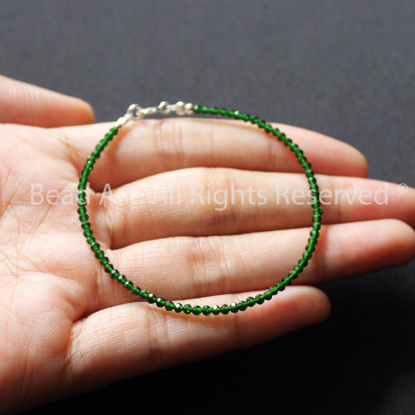 Vòng Tay 2MM Đá Lục Bảo, Emerald Xanh Lá Tự Nhiên (Xử Lý Nhiệt) Giác Cắt, Mộc, Hoả, Vòng Tay Phong Thuỷ, Lắc Tay - Bead Art