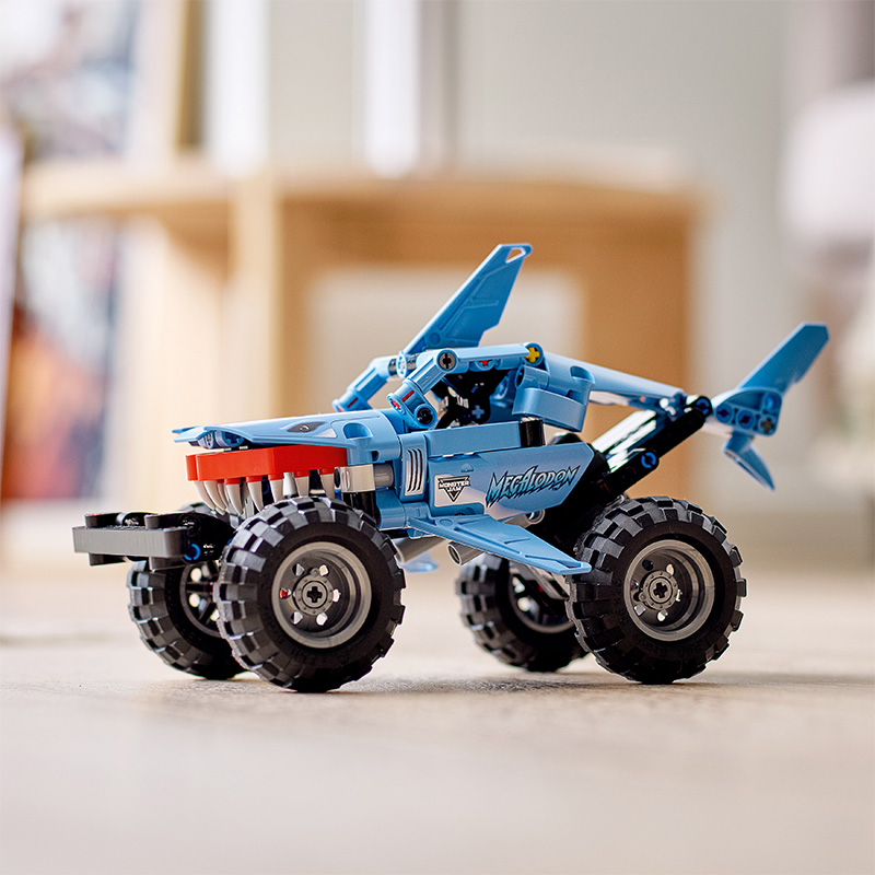 Đồ Chơi LEGO TECHNIC Chiến Xe Monster Jam Megalodon 42134