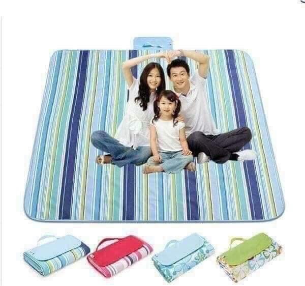 Thảm du lịch gấp gọn cho cá nhân, gia đình mang đi khi đi cắm trại, picnic, dã ngoại loại to 180x150cm thiết kế chống thấm nước, họa tiết kẻ caro