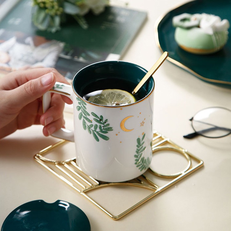 Cốc uống nước cao cấp hoạ tiết lá me