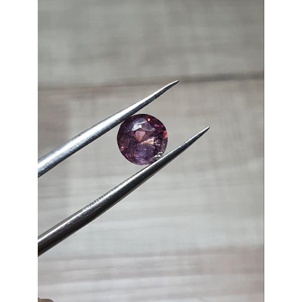 0125-Đá spinel thiên nhiên