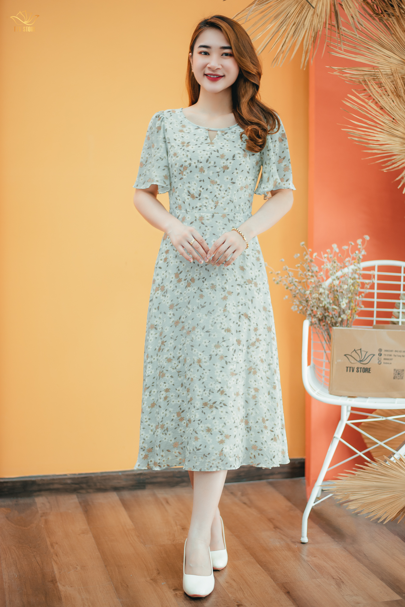 Đầm xòe thiết kế trung niên sang trọng Cổ tròn tay loe màu Xanh hoa trắng TTV STORE TTV1391