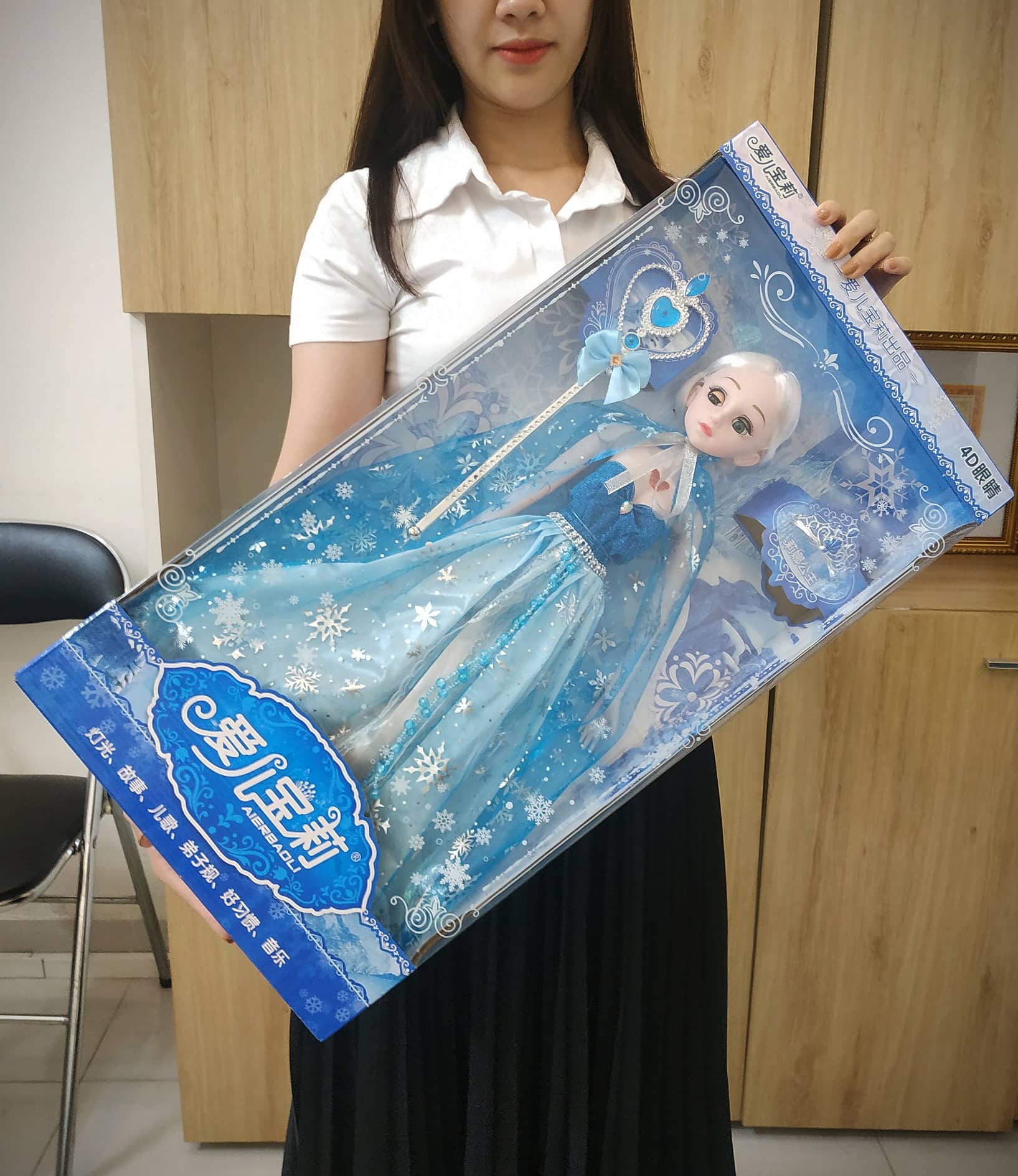 (Tặng bộ trang sức vương miện, vồng cổ, bông tai, quyền trượng) Búp bê nữ hoàng băng giá Frozen Elsa mắt ngọc nhắm - mở khớp tay chân size cực đại 60 cm cao cấp