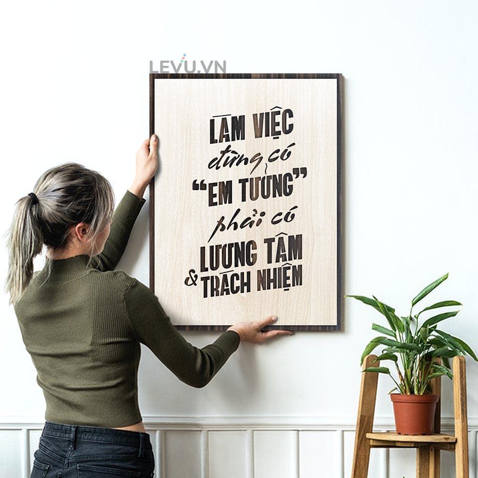 Tranh slogan giá rẻ LEVU LV002 "Làm việc đừng có em tưởng, phải có lương tâm và trách nhiệm