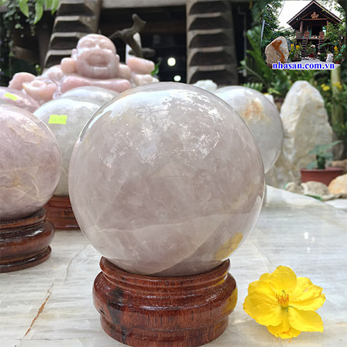 Quả Cầu Phong Thủy Đá Thạch Anh Hồng Tự Nhiên QC774 nặng 2.8kg đường kính 13cm  – Vật phẩm phong thủy may mắn
