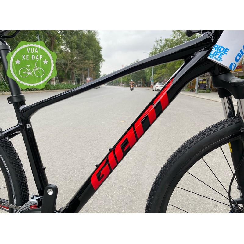 Xe đạp địa hình MTB GIANT ROAM 4 Disc, phanh đĩa dầu, bánh 700c, khung nhôm Aluxx