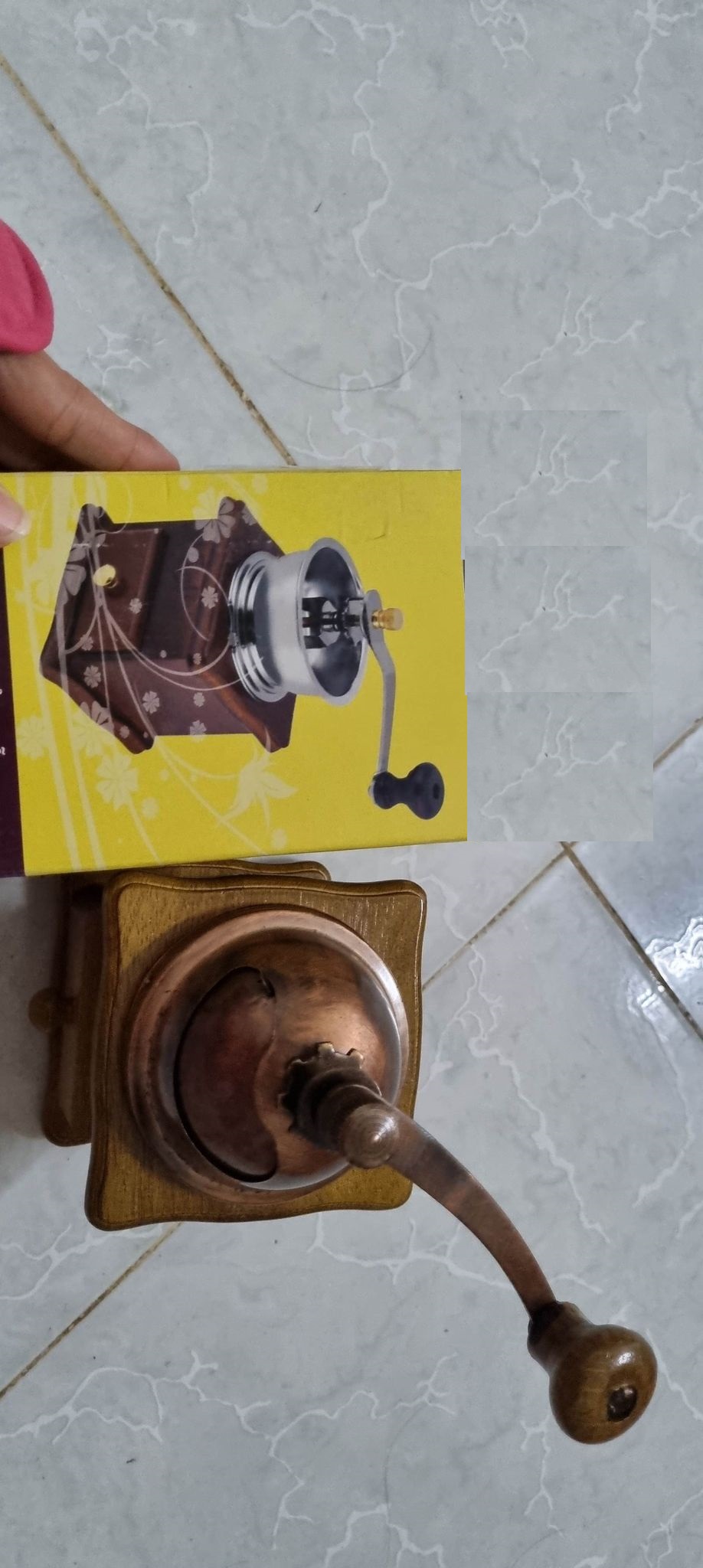 Cối xay tiêu vuông màu nâu tiện dụng