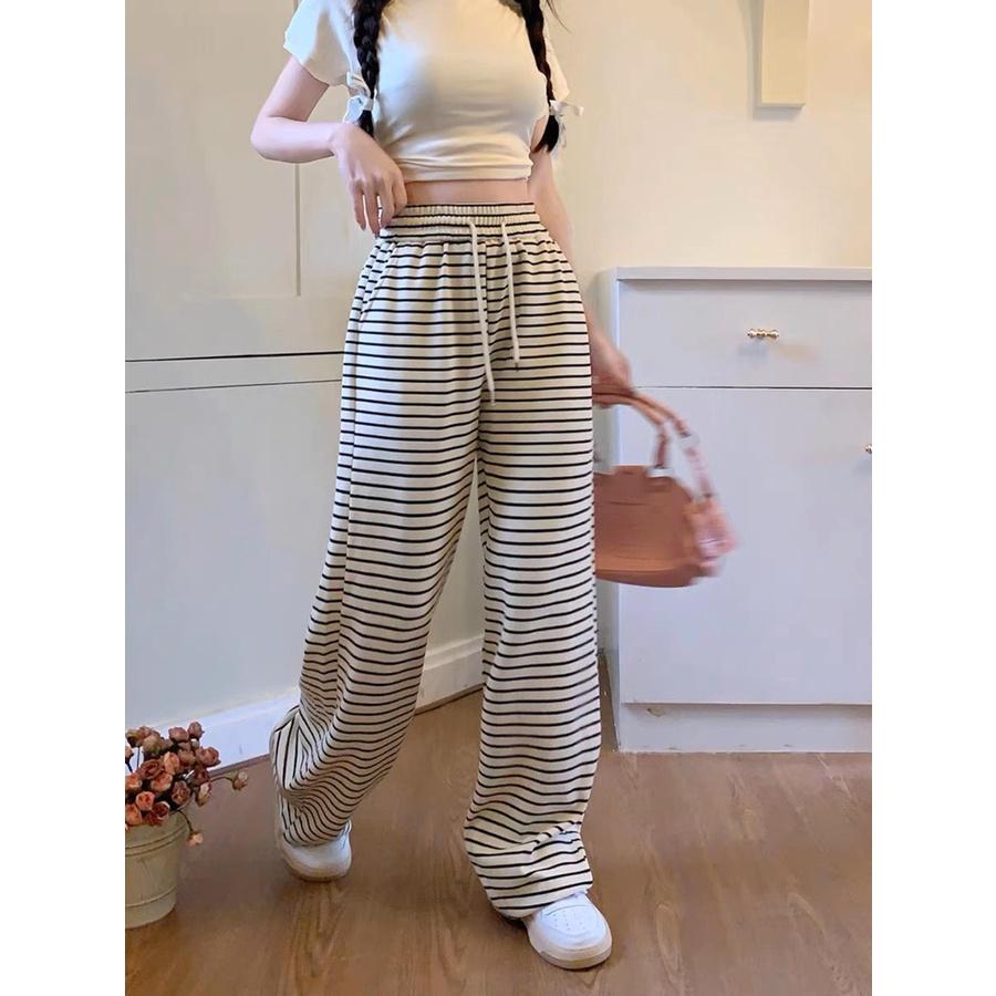 Bộ Áo Croptop Nữ In Chữ Kèm Quần Culottes