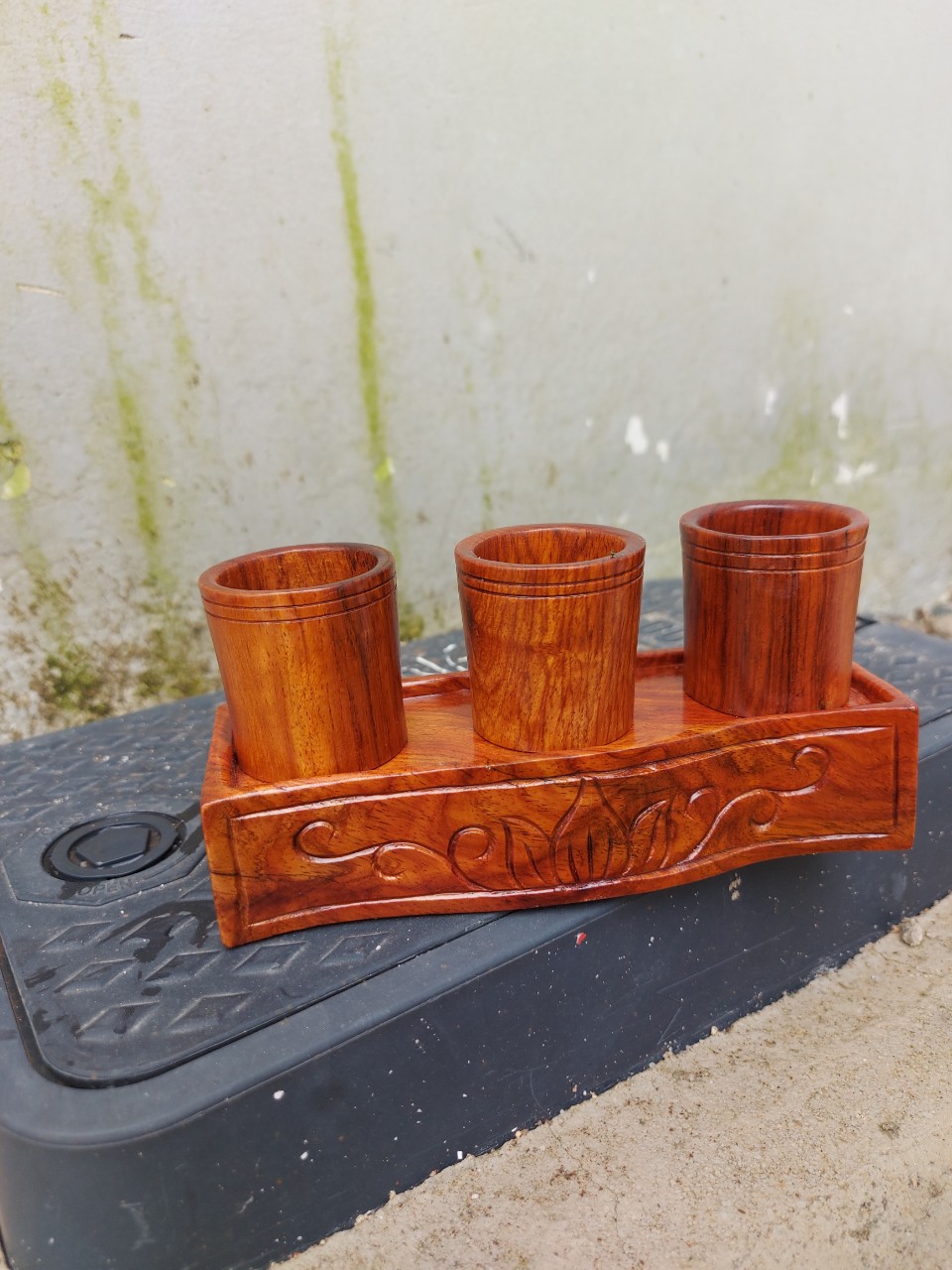 Bộ 3 ly nước đế chạm khắc hoa sen gỗ hương nguyên khối đế 15x5 cm