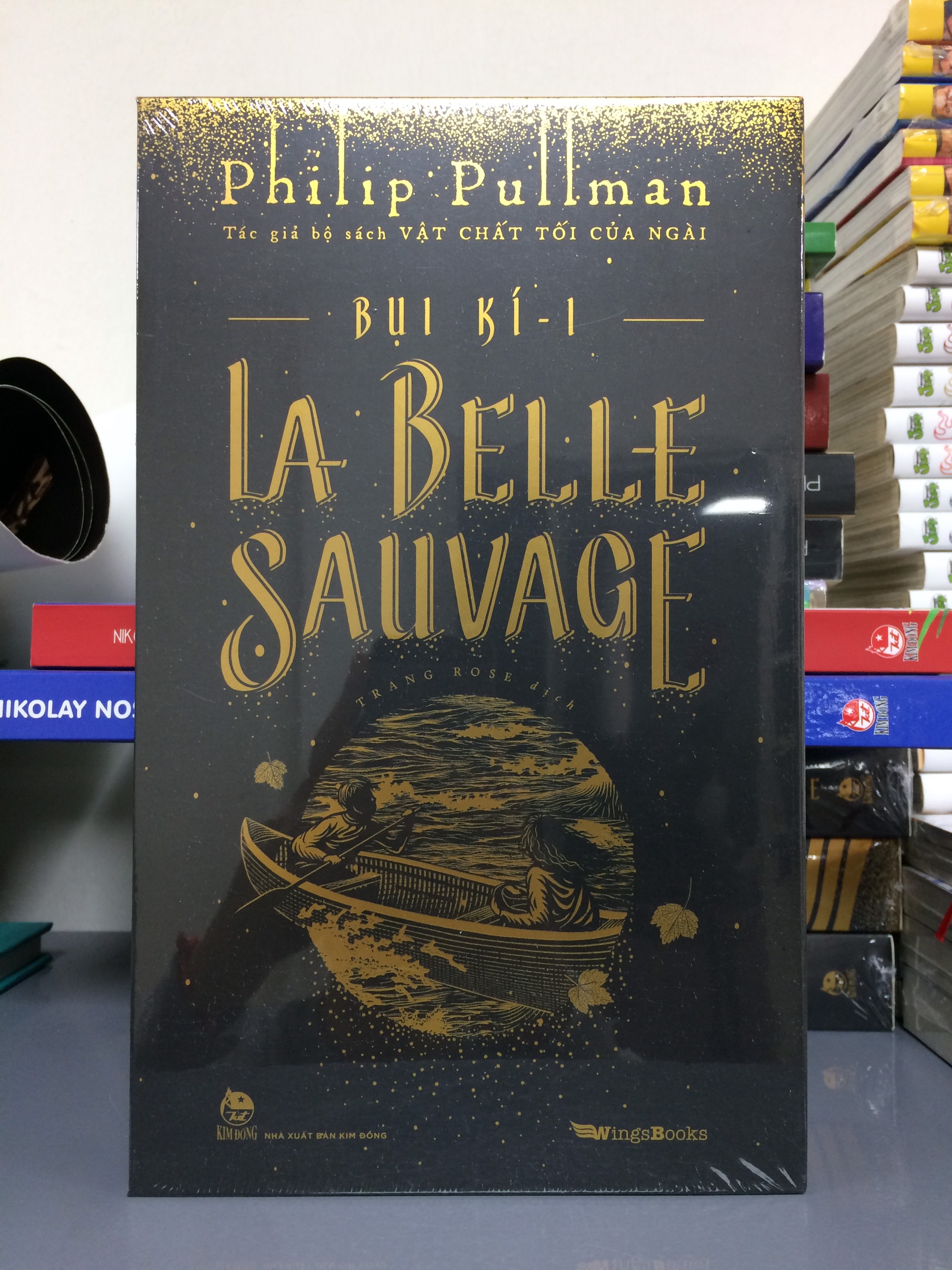 La Belle Sauvage (Bụi Ký - I)