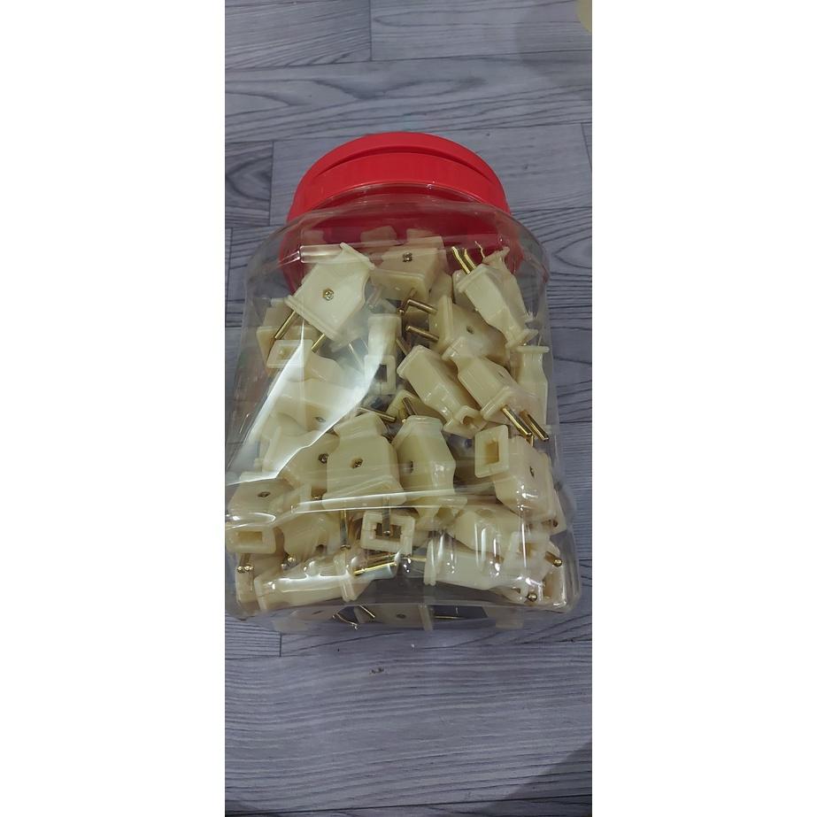 100 phích cắm trong 1 hũ