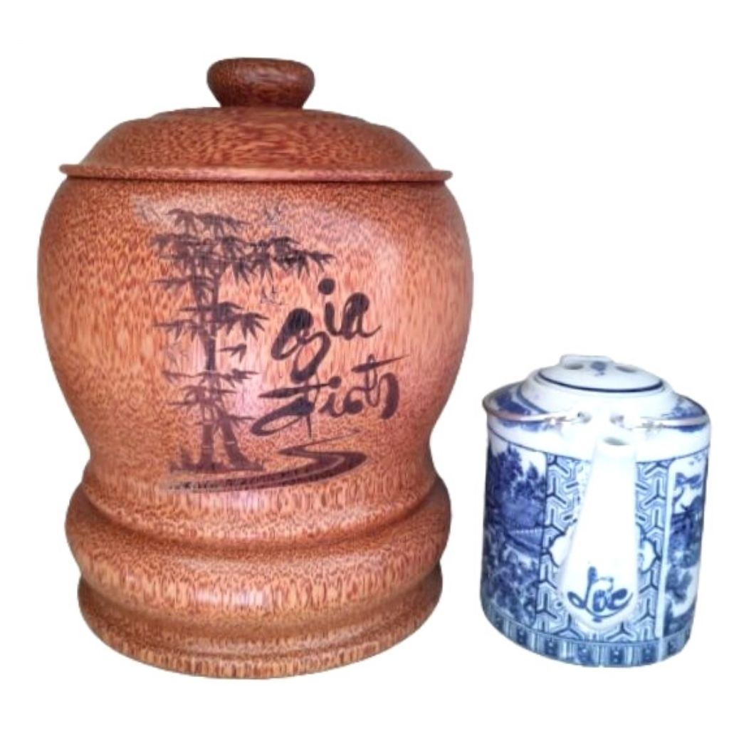 Bình Giữ Ấm Trà Gỗ Dừa Khắc Hoa Văn Lồng Chữ Gia Đình Và Bình Trà 700 - 950ml - Sản Phẩm Được Sản Xuất Tại Bến Tre