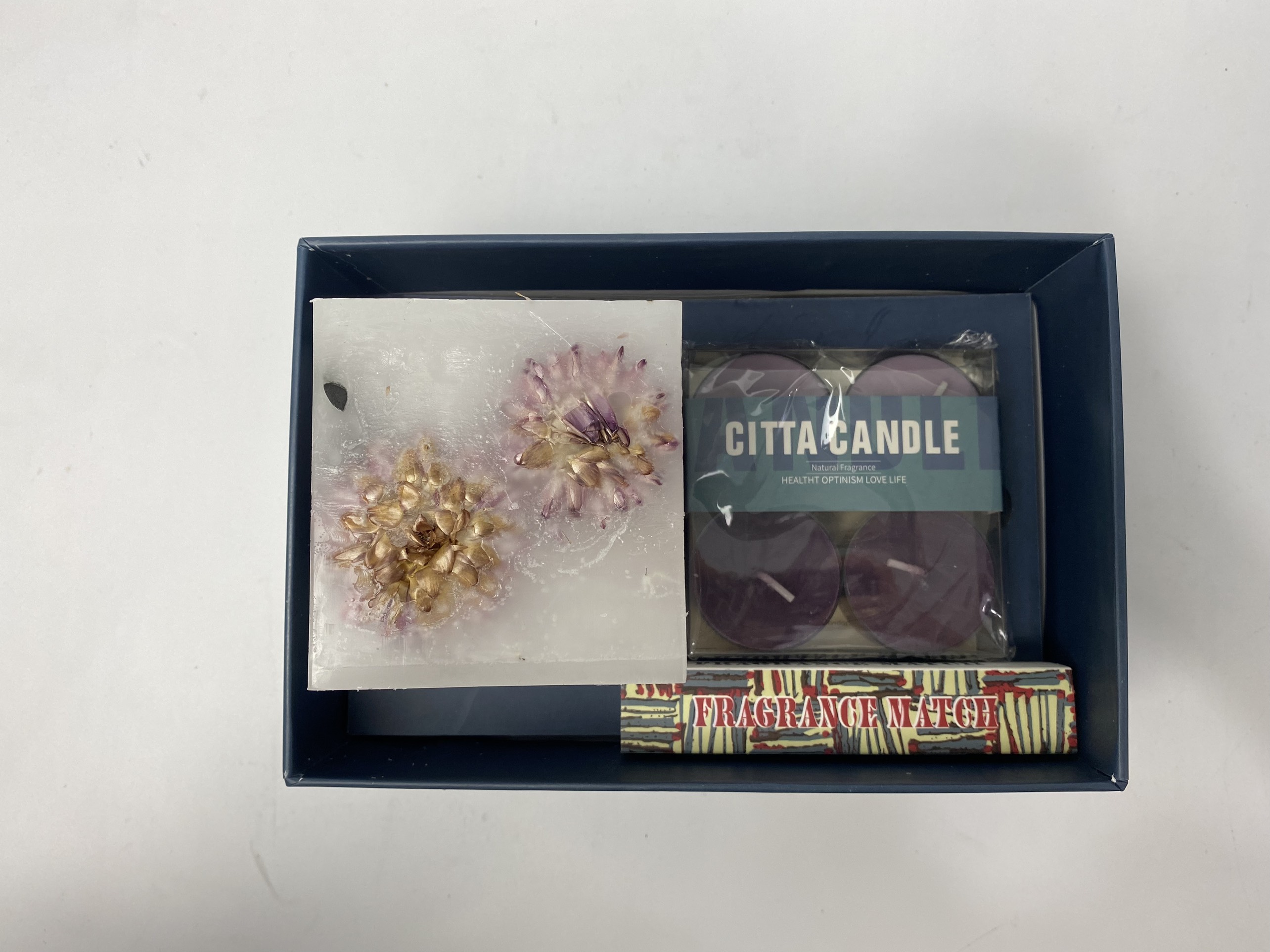 Hình ảnh Set quà tặng nến thơm tealight + cốc trang trí hoa khô ẩn cho không gian lung linh lãng mạn sắc màu