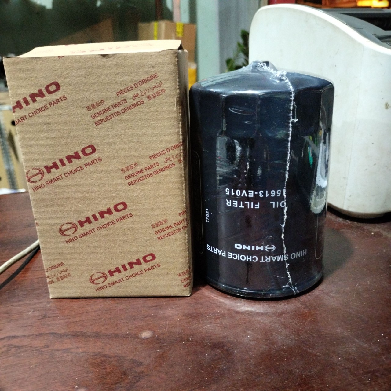 Lọc nhớt động cơ xe tải Hino Dutro 300 Seri, Isuzu, mã lọc 15613-EV015. Lỗ ren M23, thân d104*L157