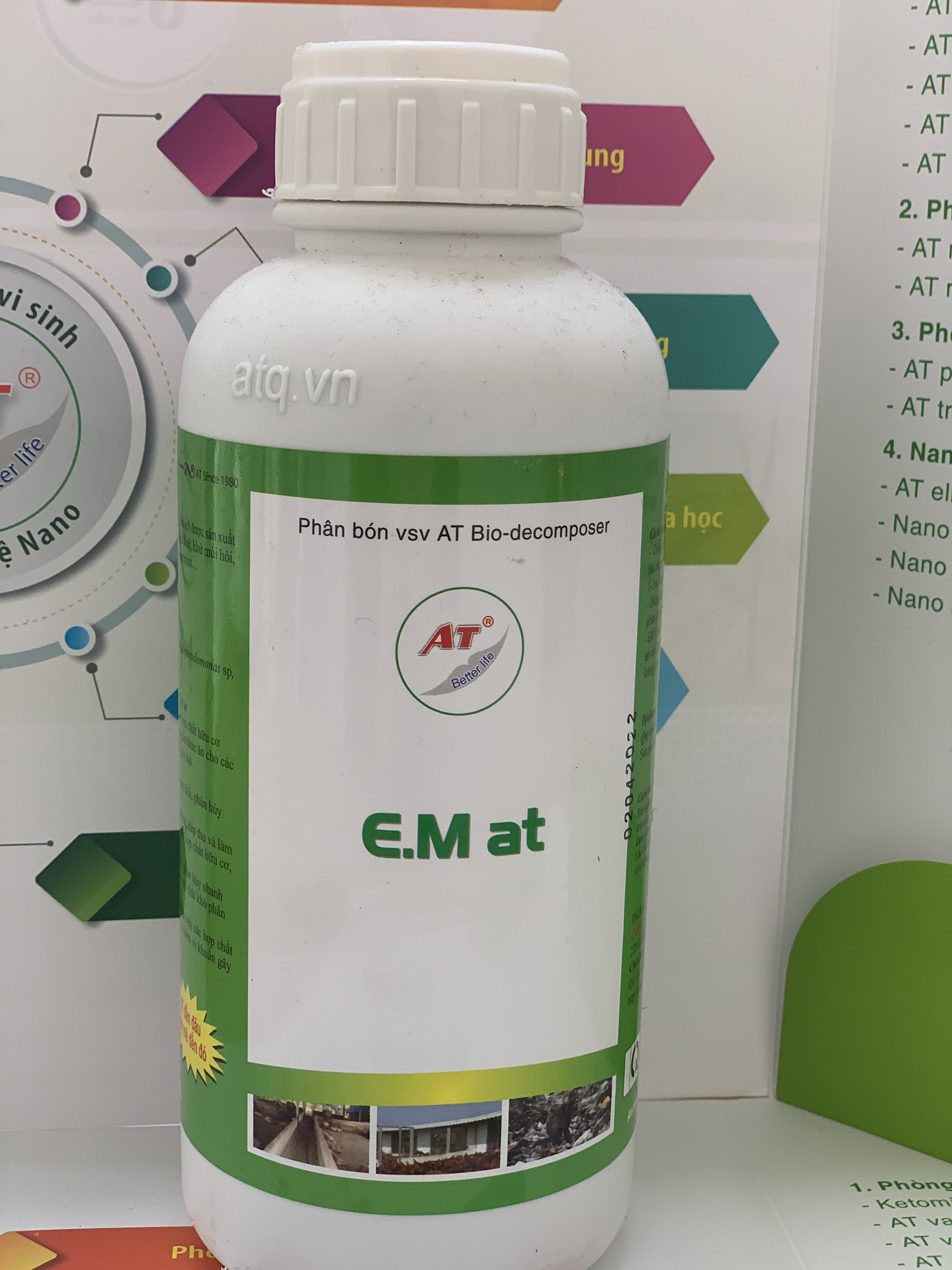 EM AT 1 Lít Giống Gốc Ủ Cá, Ủ Phân, Khử Mùi Hôi Trong Chăn Nuôi Chuồng Trại Làm Trong Nước Ao Hồ