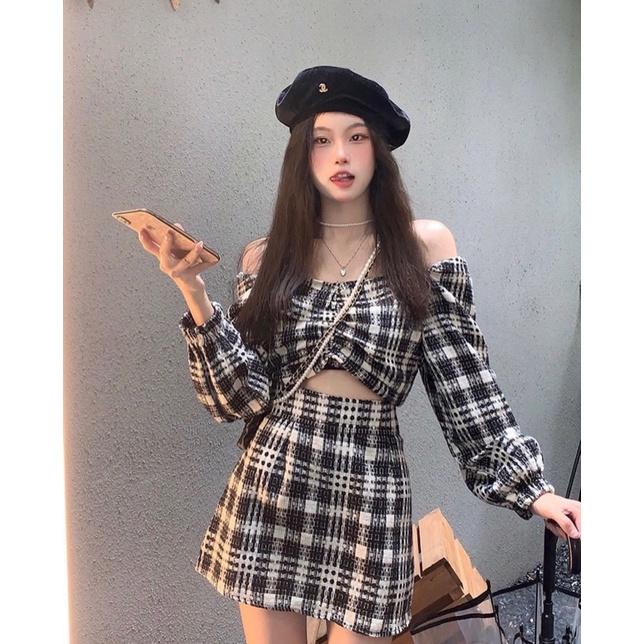 Set áo croptop caro xoắn ngực với chân váy caro