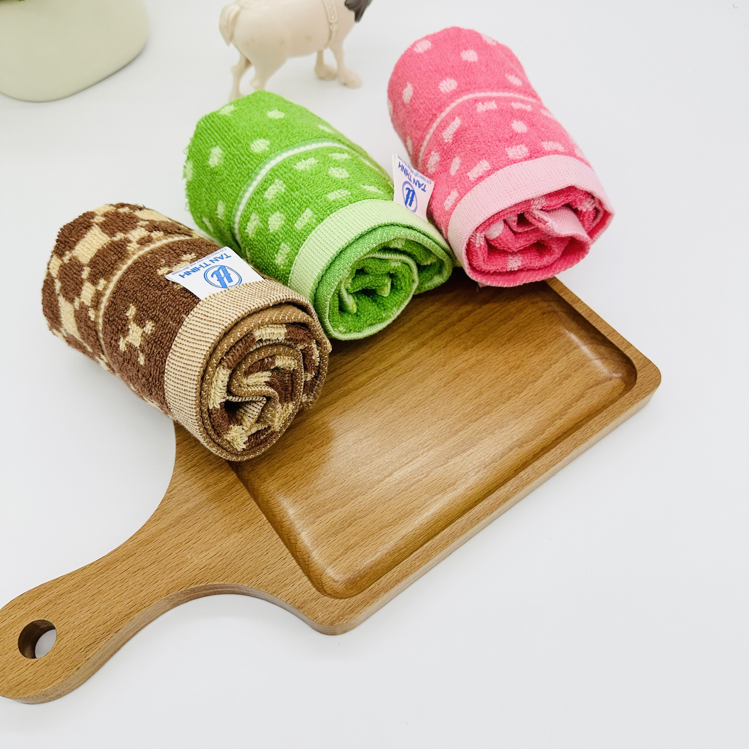 Khăn mặt chấm bi, trám Tân Thịnh