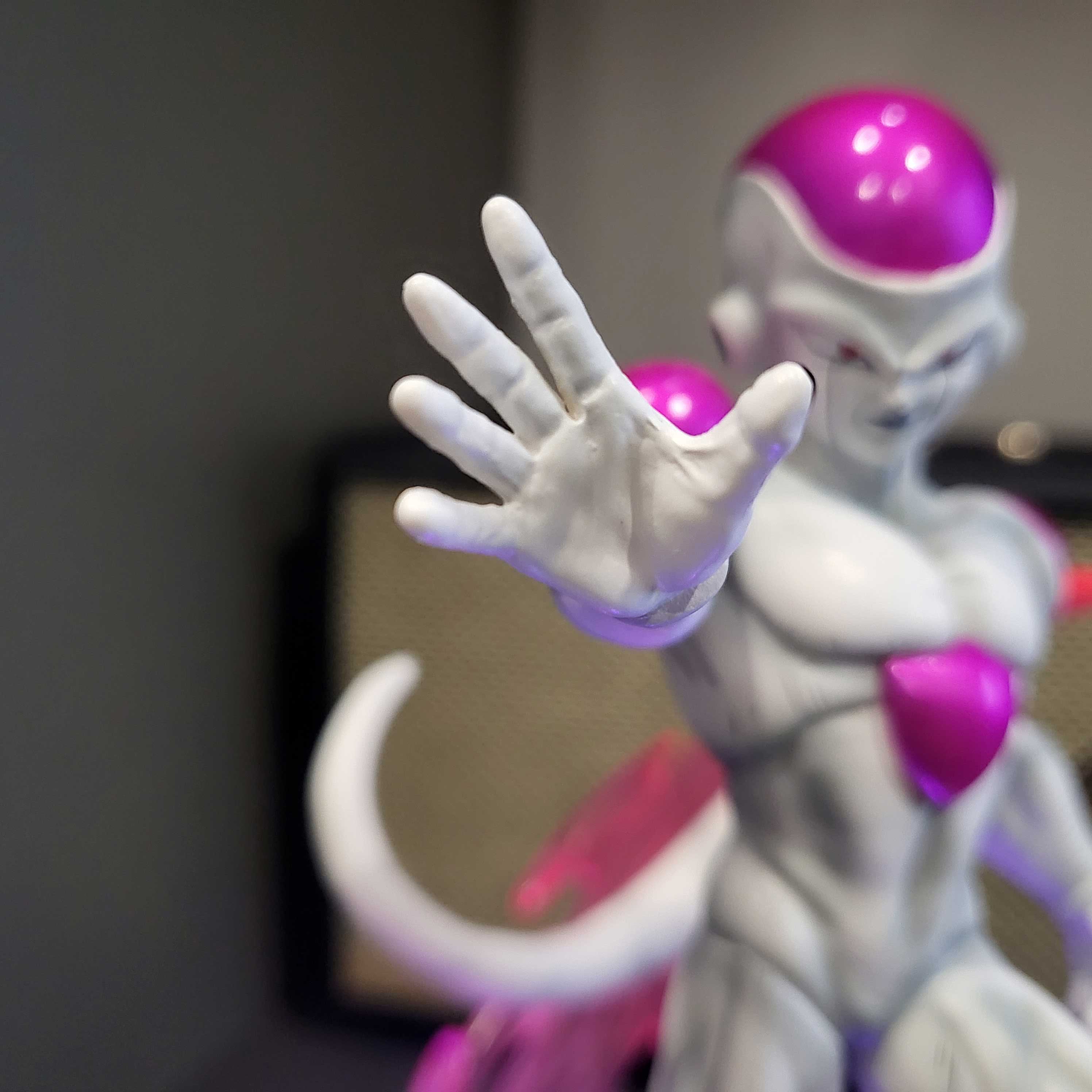 Mô hình Frieza có LED 25 cm - Dragon ball