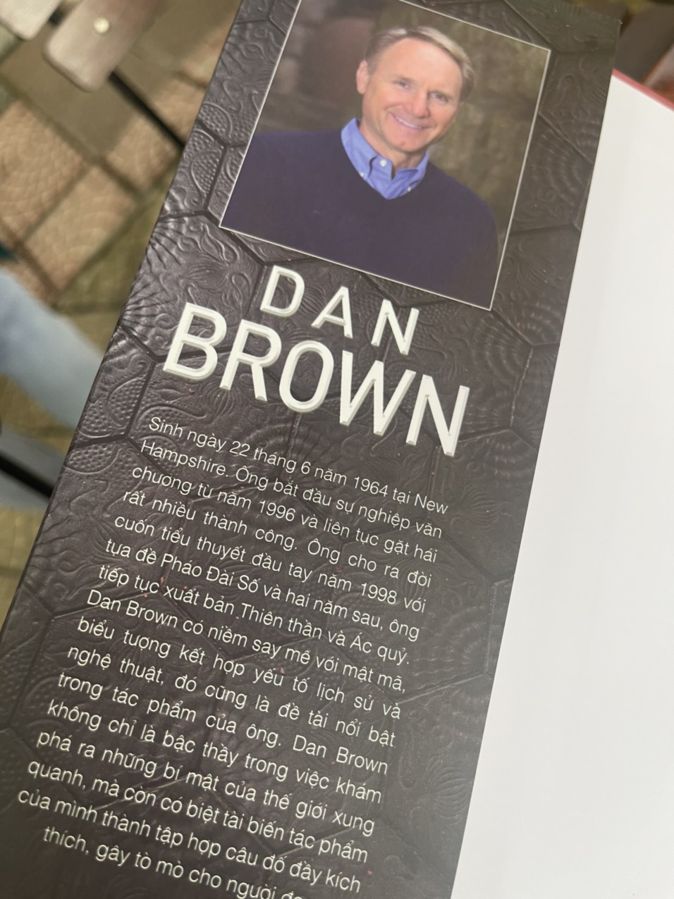 NGUỒN CỘI – Dan Brown – bìa cứng – Bách Việt – Nguyễn Xuân Hồng dịch
