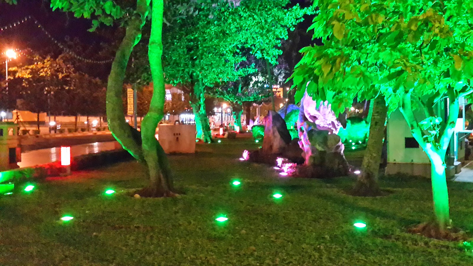 Đèn âm đất 12w mặt tròn ánh sáng vàng