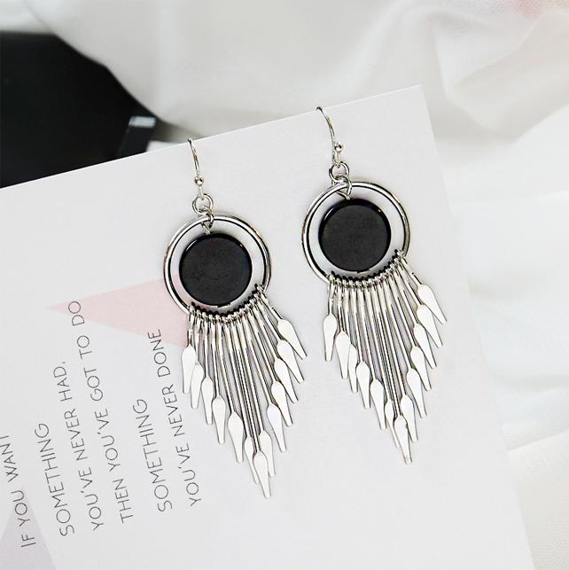 Bông tai móc tròn thả tua rua