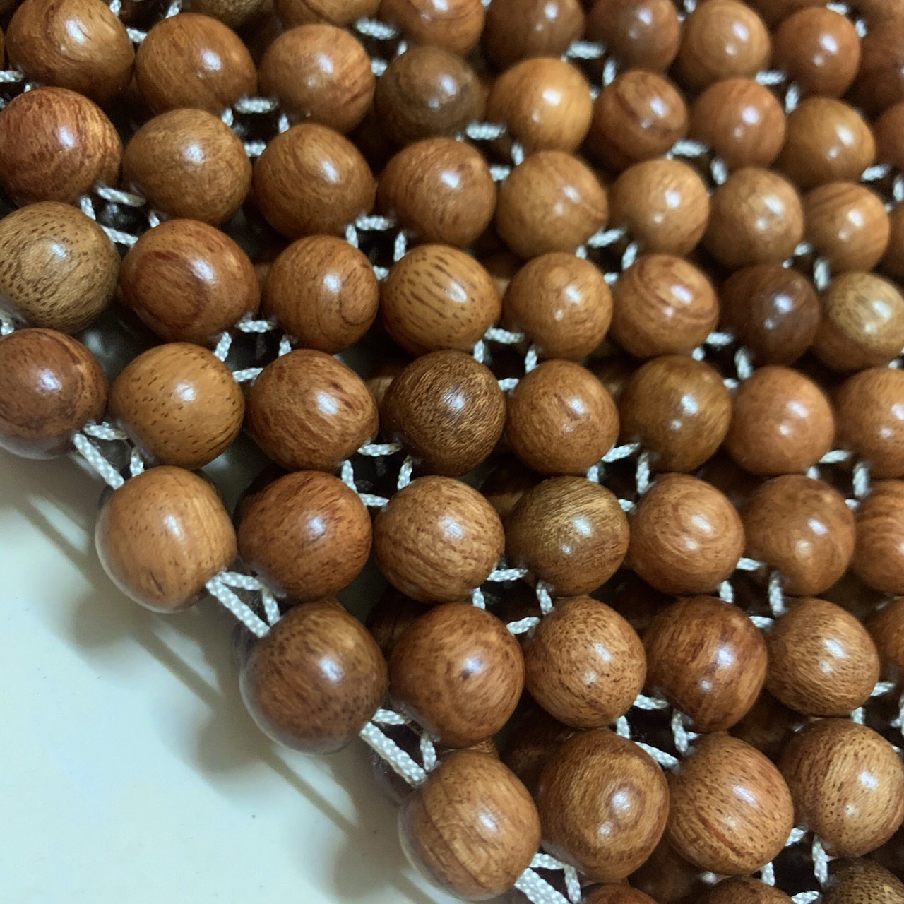Lót ghế ô tô hạt gỗ Hương - Mian.vn