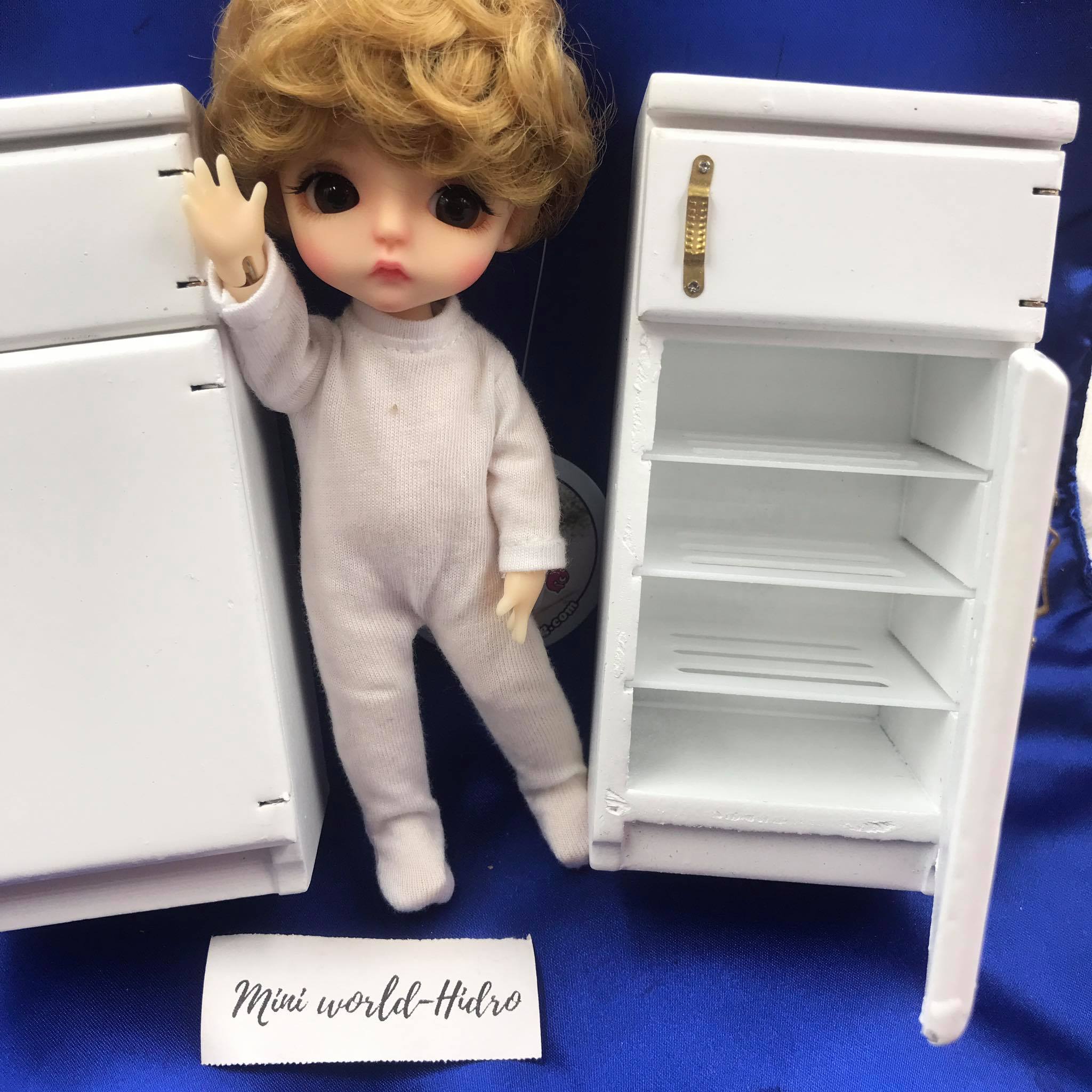 Mô hình tủ lạnh mini bằng gỗ trang trí nhà búp bê.Tủ lạnh gỗ tỉ lệ 1/12