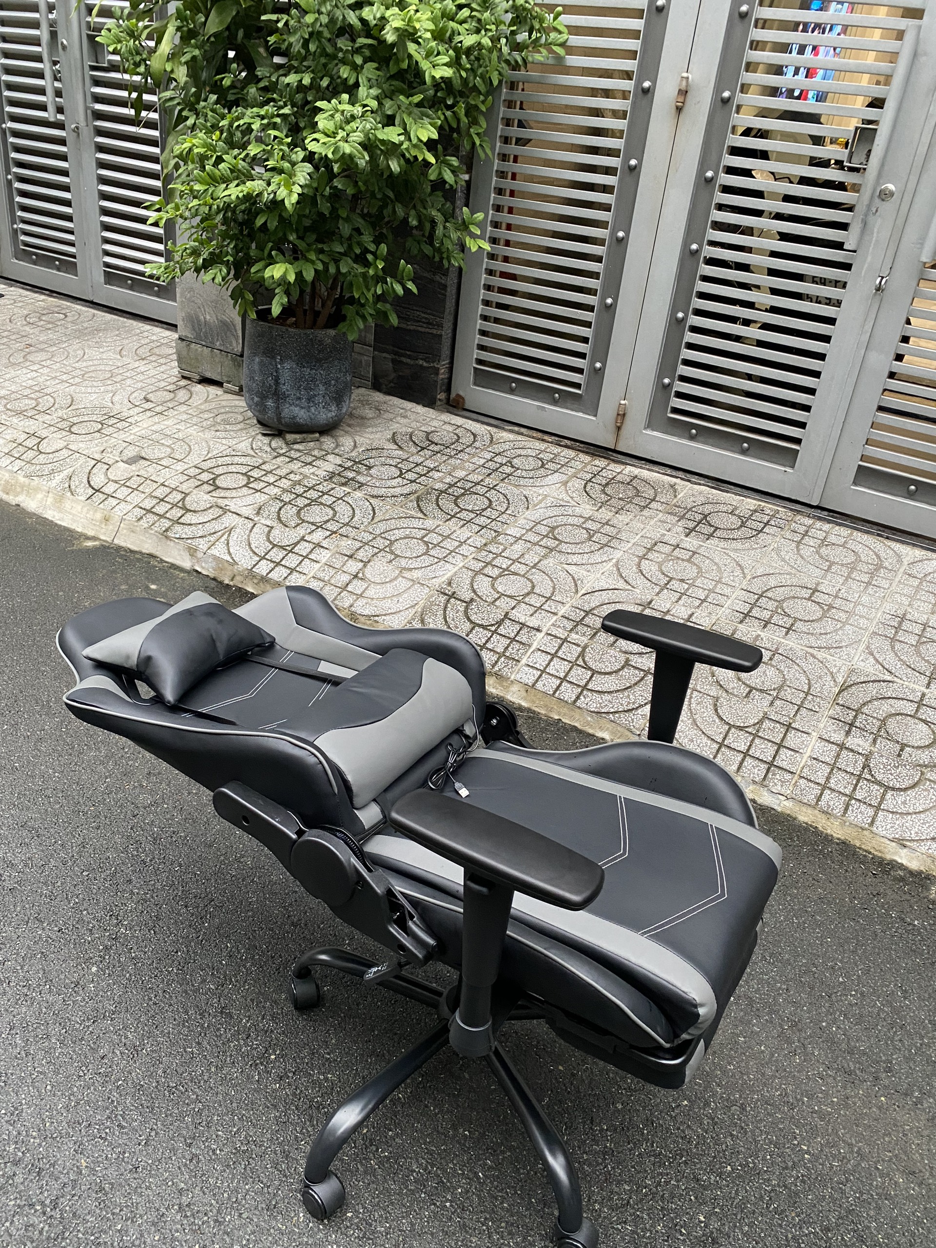 Ghế game dành cho game thủ ngả lưng thư giãn có gối massage AMA-MA007 PLUS-GRAY
